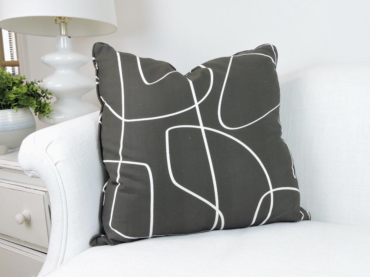 Lines Pillow | Black