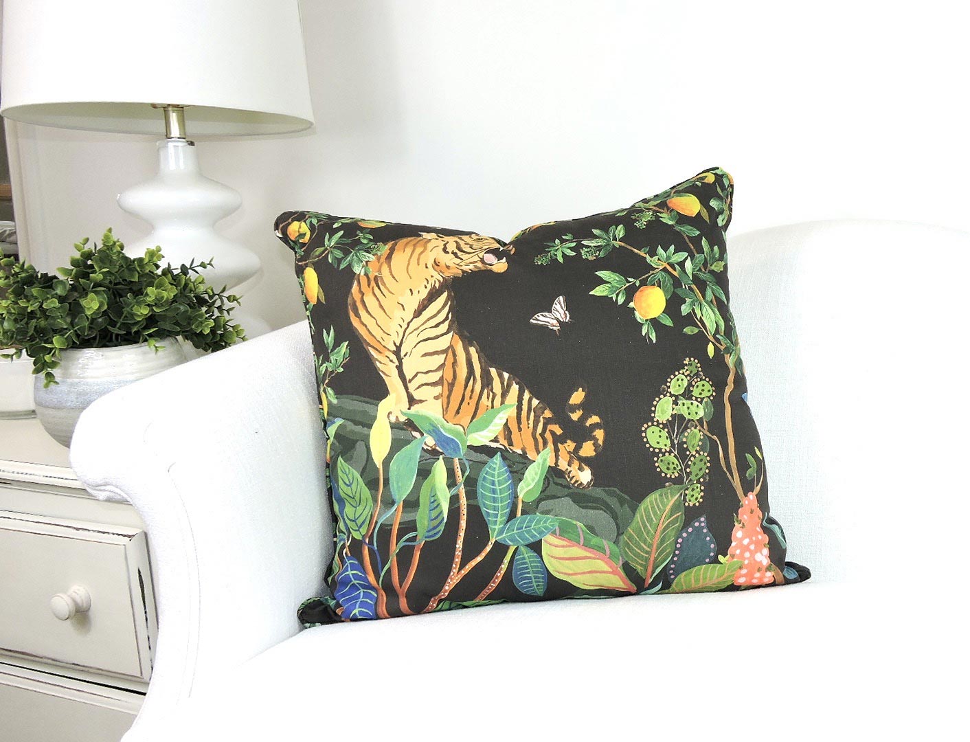 Tiger Pillow | Black